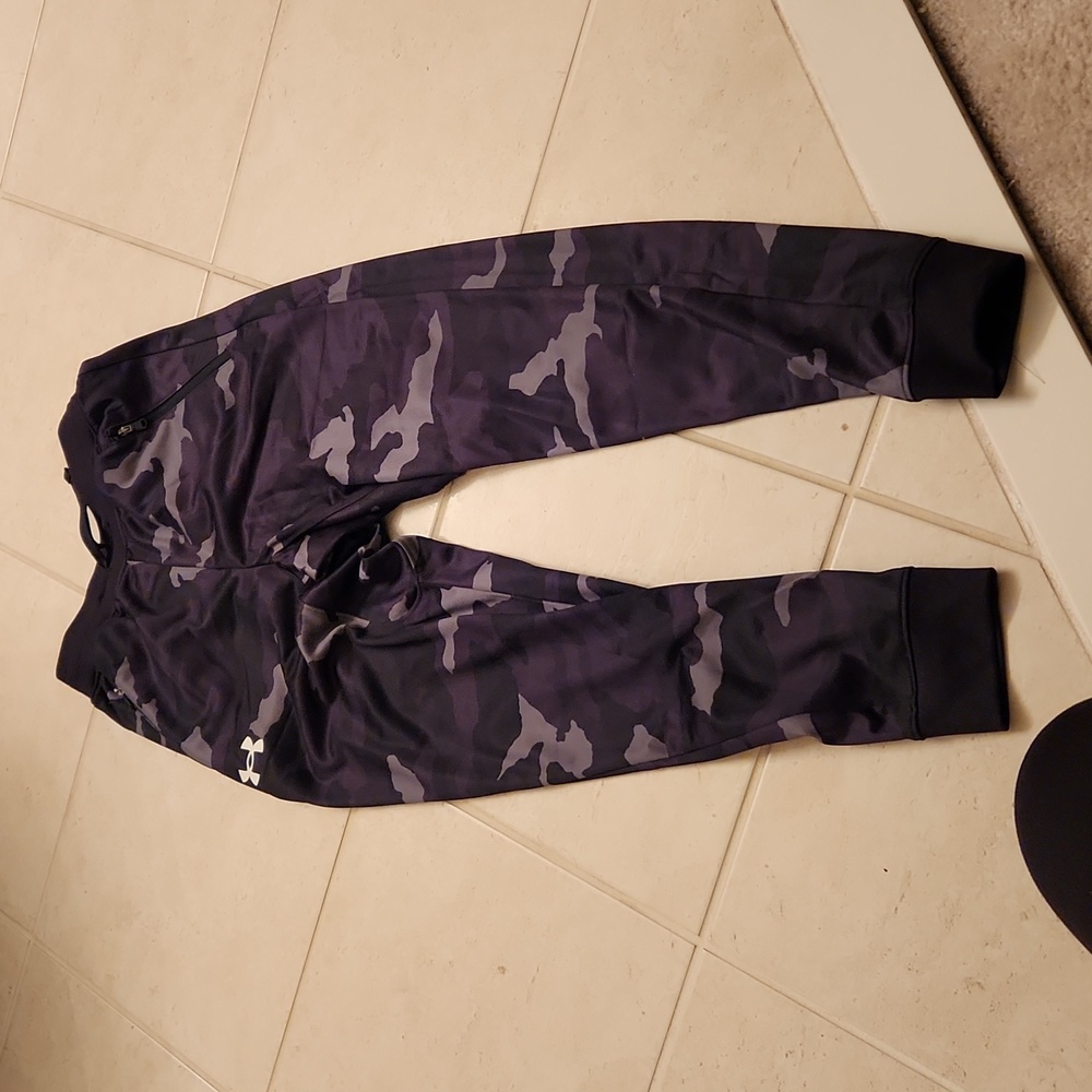 Under Armour boys joggers. Size M. NWOT.